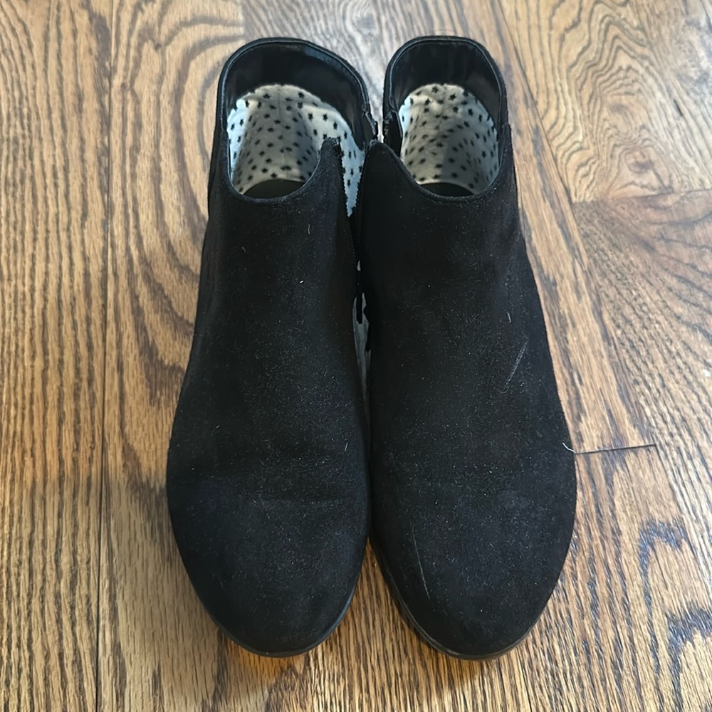 GUC Cat and Jack Black Boots; Size 4